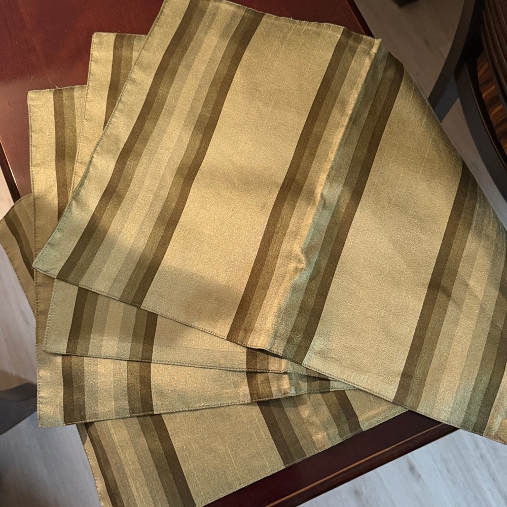 Striped Table Placemats Set